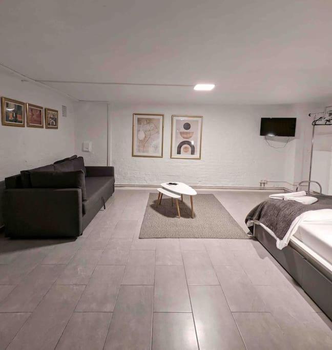 Central, Cozy & Beautiful Designed 2-Rooms Apt. Near River เบอร์ลิน ภายนอก รูปภาพ