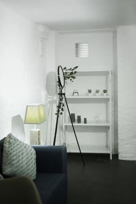 Central, Cozy & Beautiful Designed 2-Rooms Apt. Near River เบอร์ลิน ภายนอก รูปภาพ